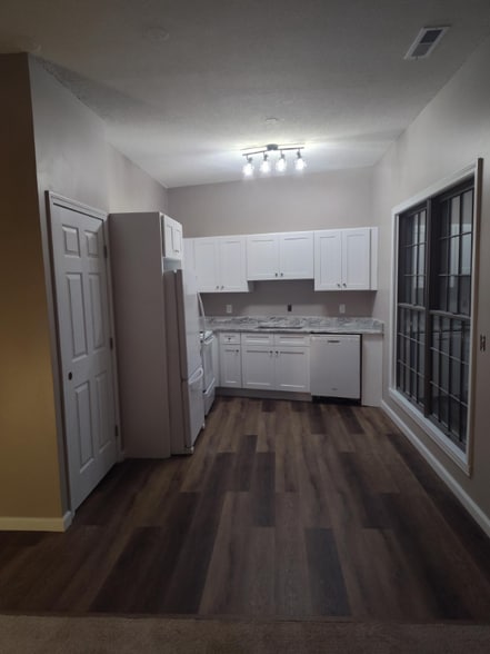 Primary Photo - 96 Poquonock Ave