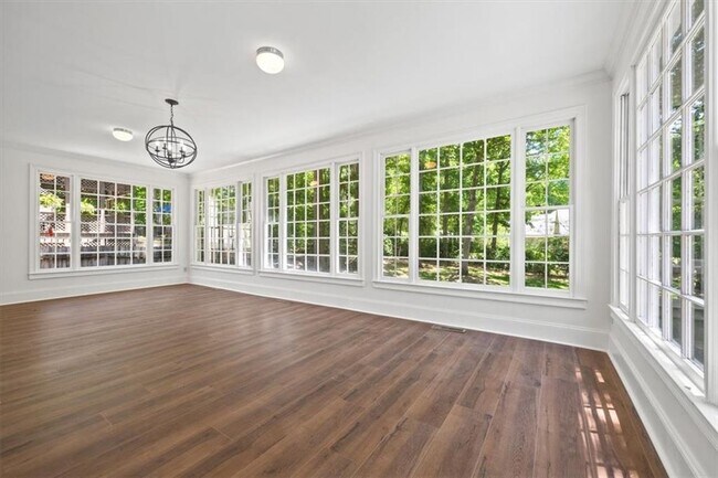Building Photo - 2120 Skyland Cove Ln SW