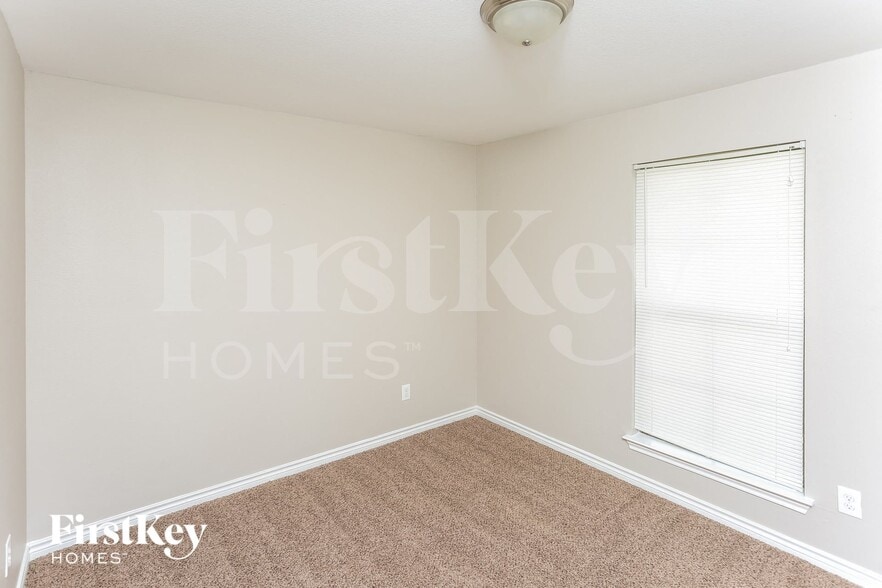 Building Photo - 623 Hilton Dr