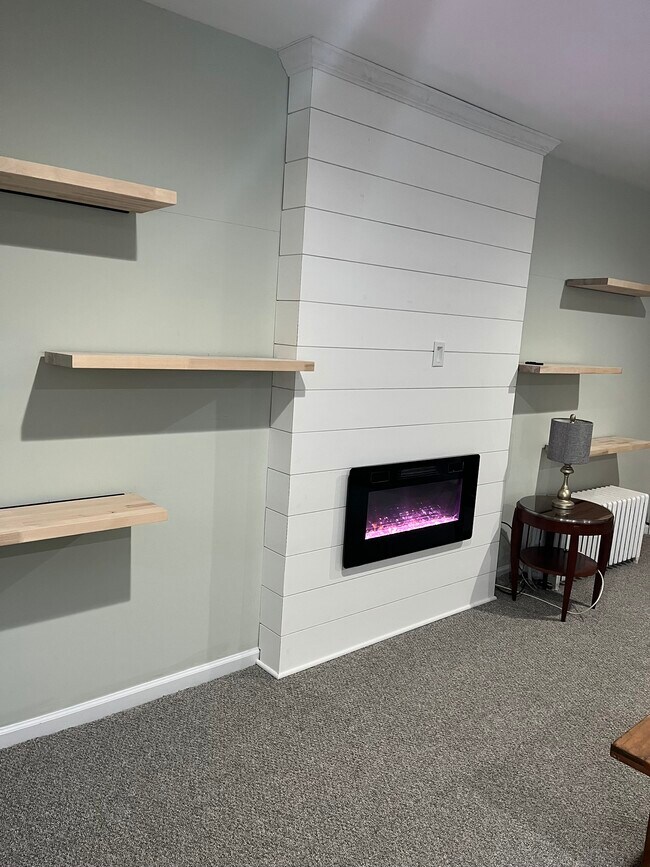 Great room with built in fireplace - 60 Grove St