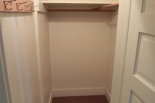 Building Photo - 1 bedroom 1 bath apartment