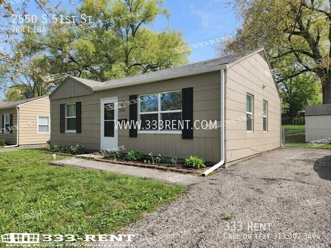 Building Photo - 2550 S 51st St