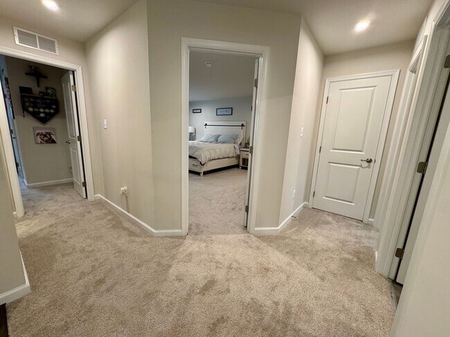 Building Photo - 203 Braeburn Dr