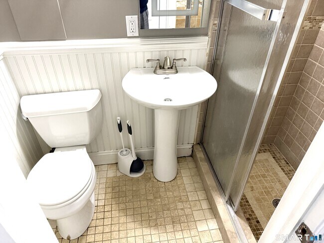 Building Photo - 1584 Madison Ave