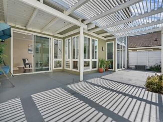 Building Photo - Beautifully Updated Model Home in the Prestigious, highly desirable Woodbridge