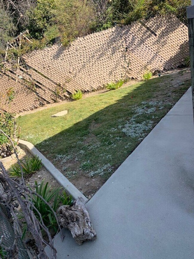 Building Photo - Home in La Crescenta Mountains