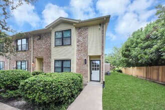 Building Photo - 6710 Biggs Ct