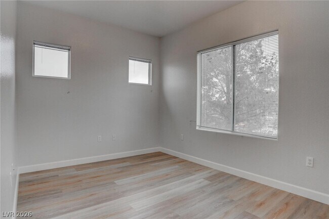 Building Photo - 2305 W Horizon Ridge Pkwy