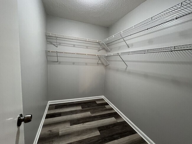 Building Photo - 3608 Willow Ln Dr