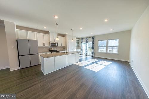 Building Photo - 272 Sugar Maple Square