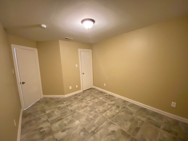 Building Photo - 513 Paddle Dr