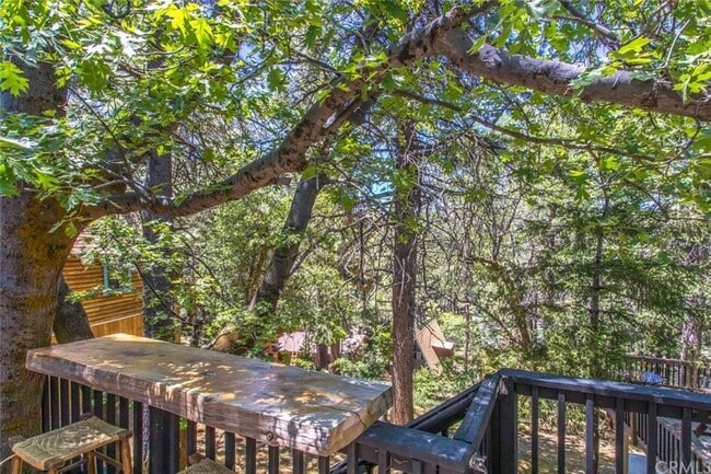 Building Photo - 590 Oak Knoll Cir