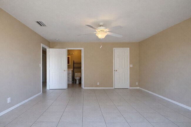 Building Photo - 105/107 SE 2ND AVE