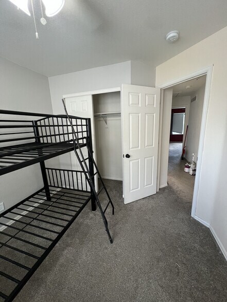 Building Photo - 1243 S Zeno Way