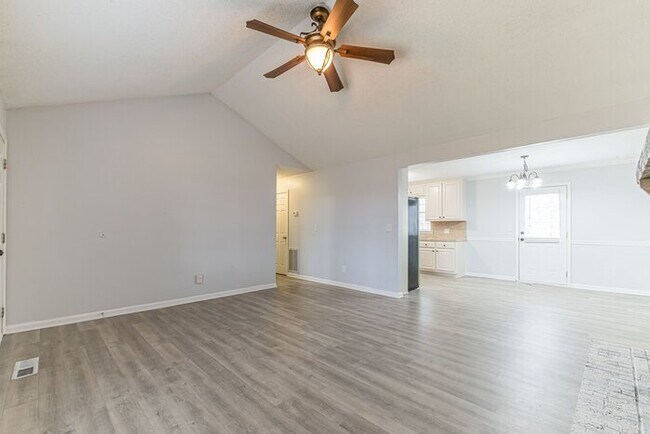 Building Photo - Ranch 3 bedroom 2 bath !