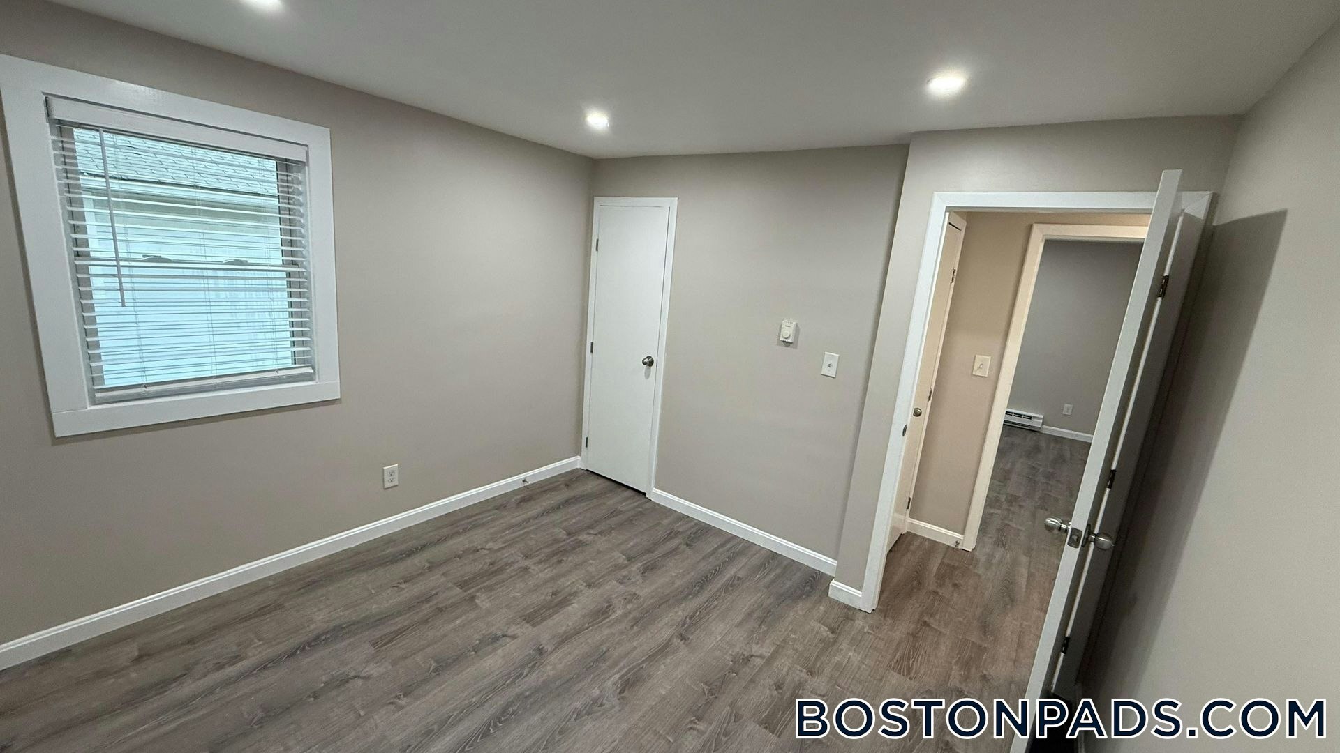 Building Photo - 10 Perry St