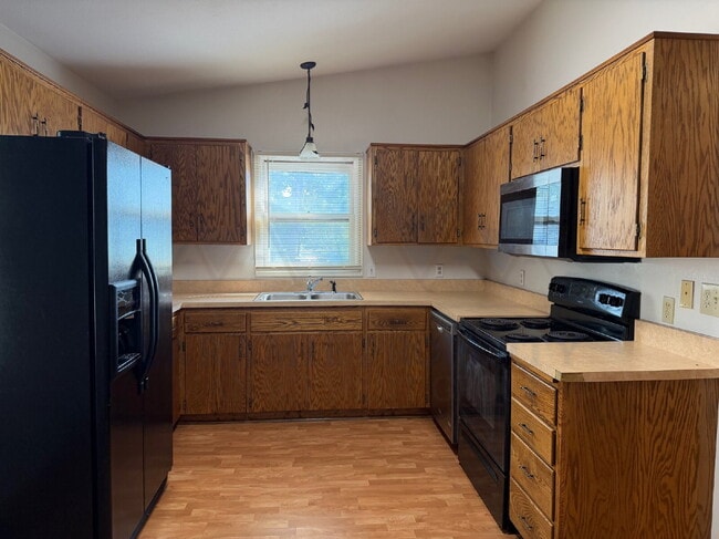 Building Photo - Single-Level 3-Bedroom Townhome with Primary Suite & Attached Garage