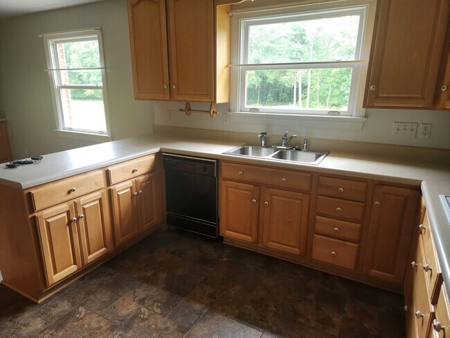 Building Photo - Chesterfield-Winterpock Area- Custom 3 Bed...