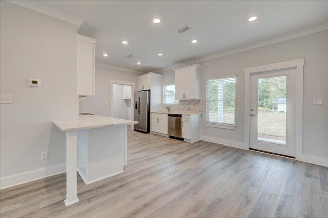 Building Photo - 14 Alexander Way