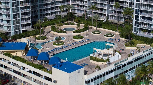 Building Photo - 7601 E Treasure Dr