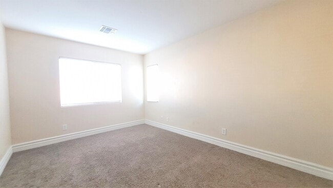 Building Photo - 229 Fairway Woods Dr