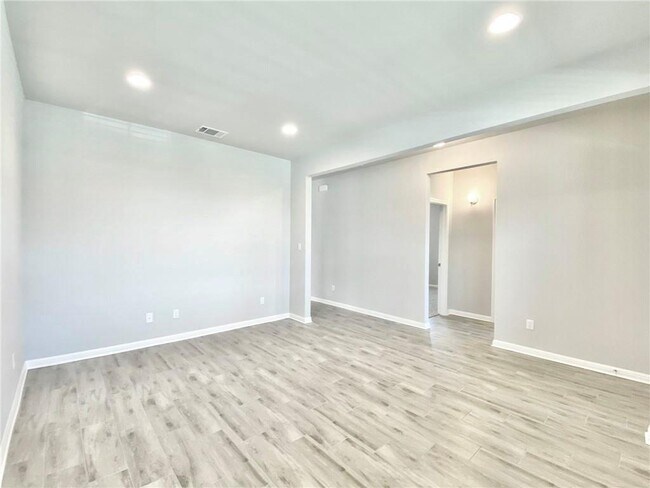 Building Photo - 2420 Pecan Island Dr