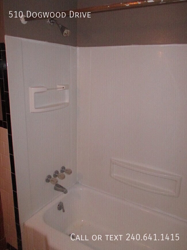 Building Photo - 510 Dogwood Dr
