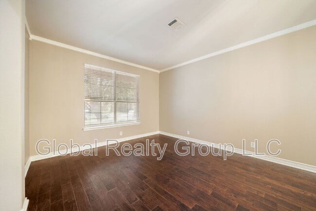 Building Photo - 2624 Cloverbrook Ln