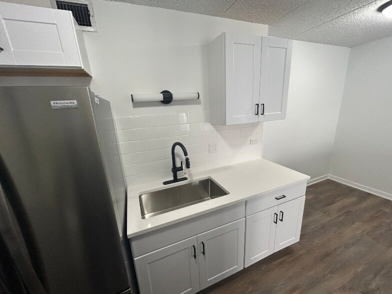 Building Photo - 9128 W Terrace Dr