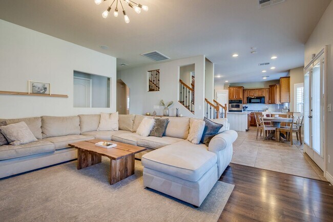Building Photo - Gated single family home with 4 bed 3 bath...