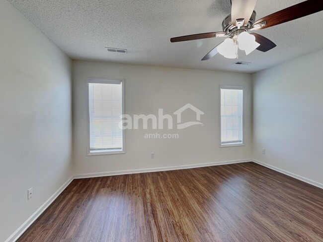 Building Photo - 106 Charlotte Ct