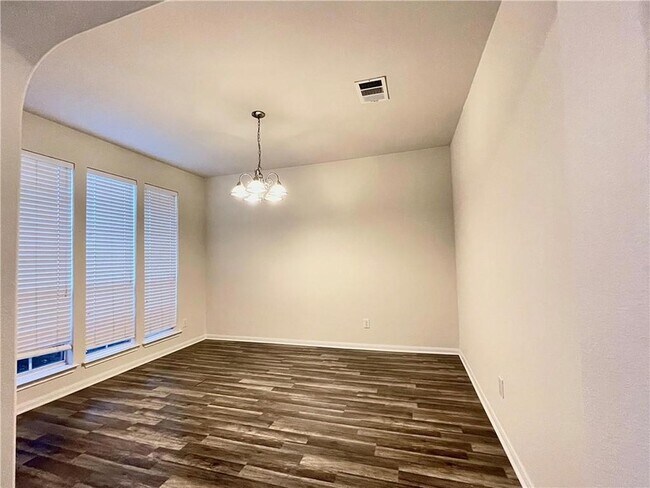 Building Photo - 906 Mesquite Hollow Pl