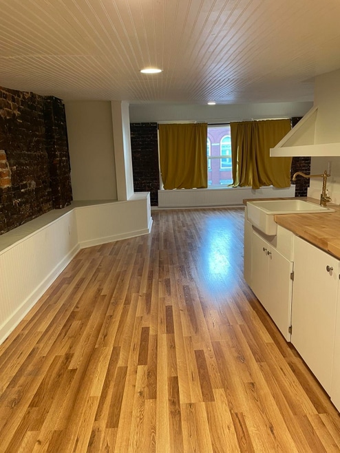 Building Photo - 119 W Main St