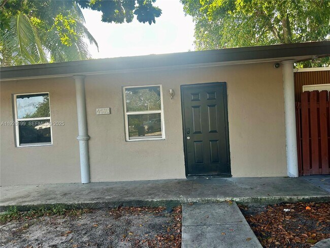 Building Photo - 4510 SW 38th St