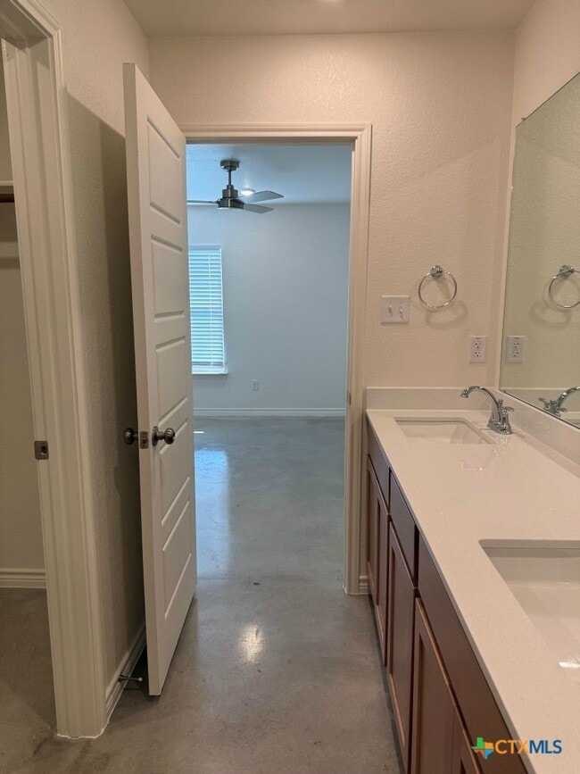 Building Photo - 1125 Lindsey Dr