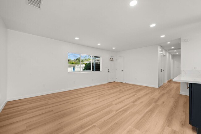 Building Photo - 4922 Tierra Baja Way