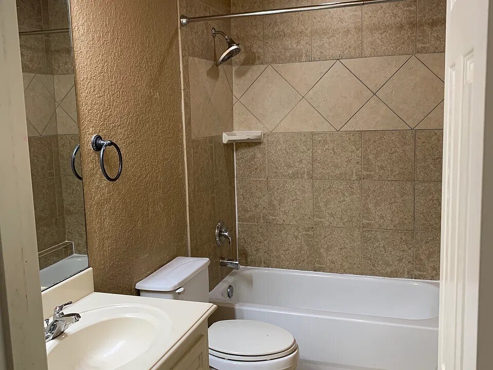 Bathroom - 115 Vista Way