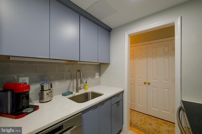 Building Photo - 226 3rd St NE