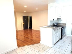 Building Photo - 1533 Hi Point St