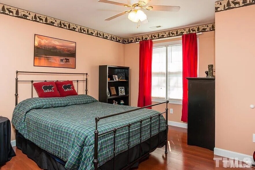Building Photo - 102 Poplar Knoll Ct