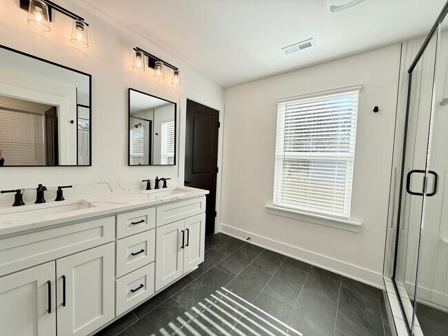 Building Photo - 2805 Fordwood Dr