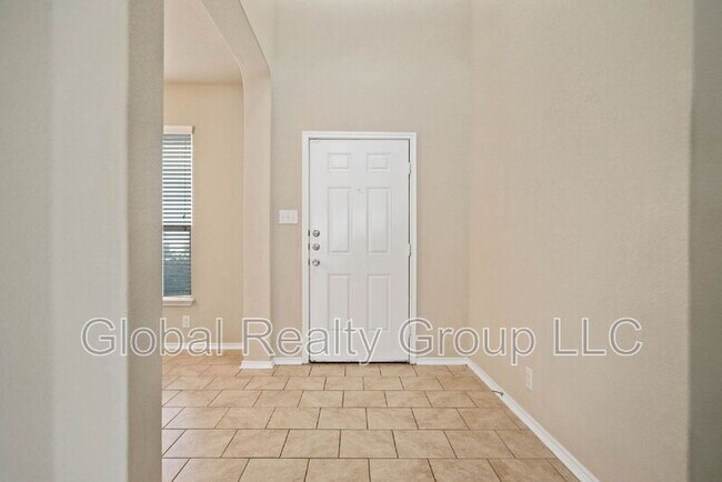 Building Photo - 437 Kings Way