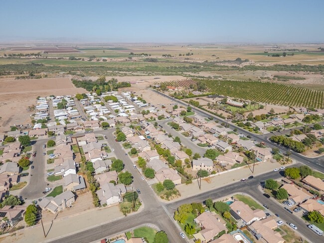 Building Photo - Stunning 4-Bedroom Home for Rent in Brawley!