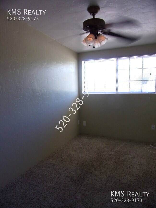 Building Photo - 5625 S Irving Dr