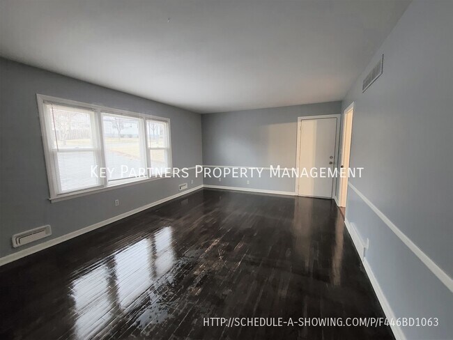 Building Photo - 1309 W 100th Terrace - Short term option!