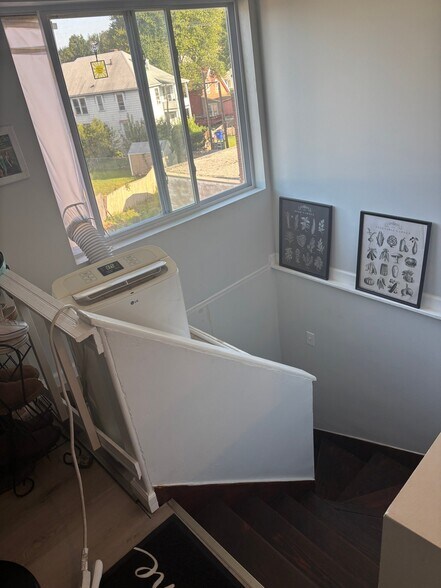 Building Photo - 451 New Park Ave