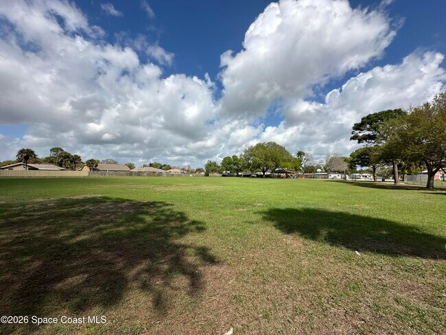 Building Photo - 670 Benton Dr