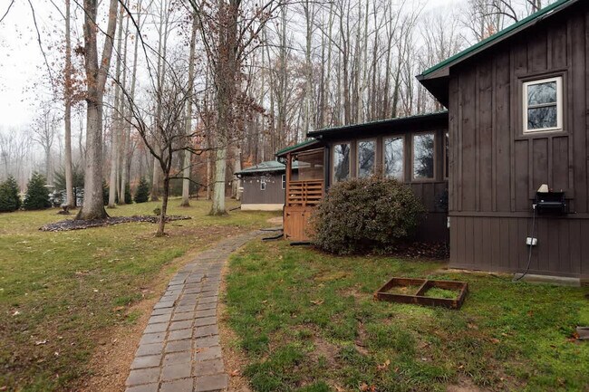 Building Photo - 521 Baywood Dr