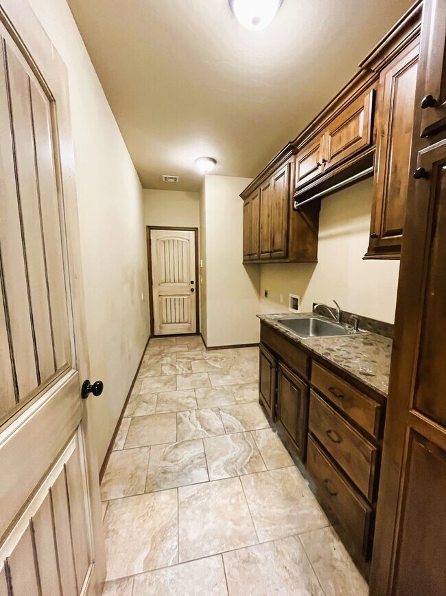 Building Photo - 14812 Brent Cir