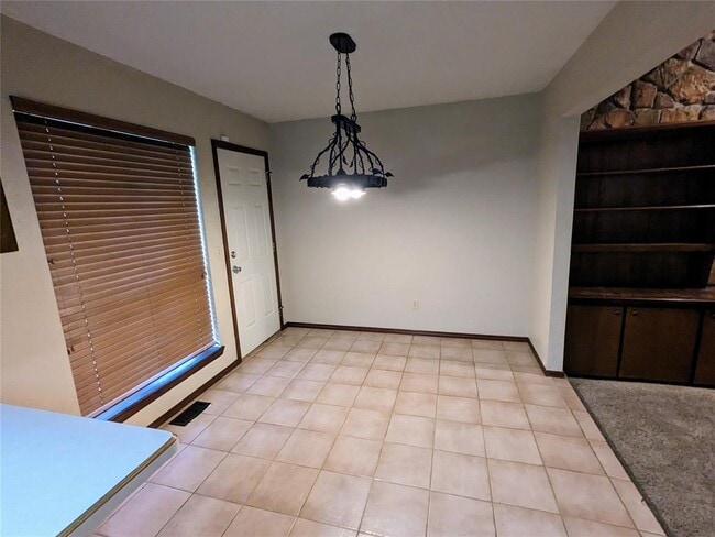 Building Photo - 2116 Oakvista Cir